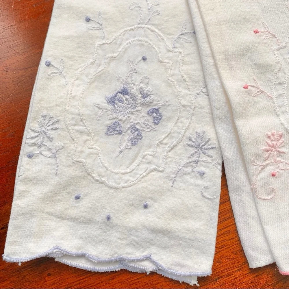 VINTAGE Cotton Fingertip Towels Embroidery - set of 2